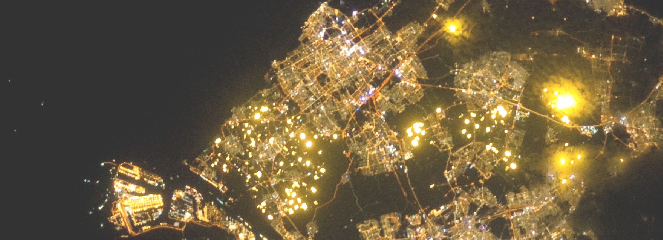 Luchtfoto van Nederland bij nacht
